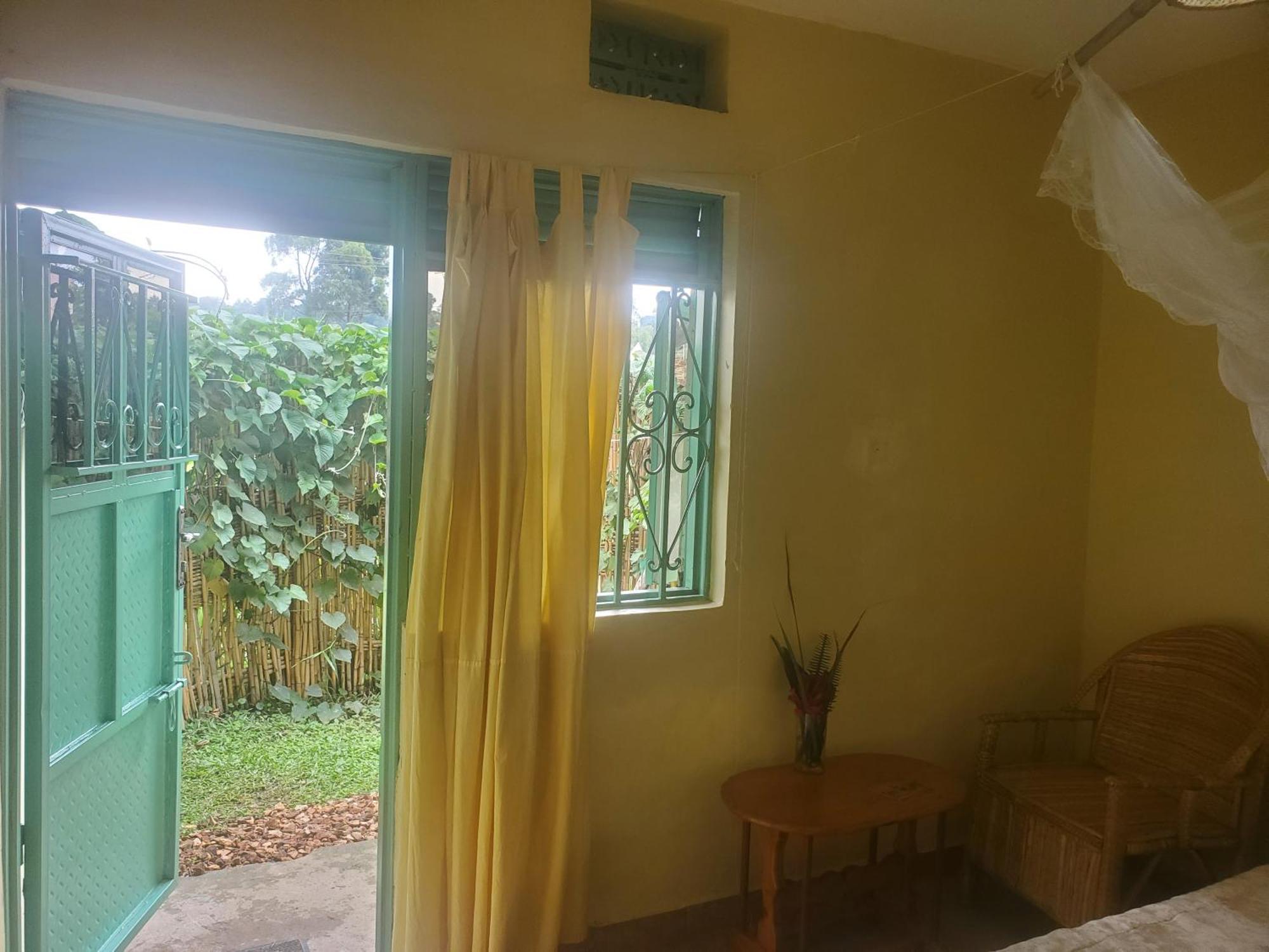 Gaia Eco Hub Bnb Fort Portal Exterior photo