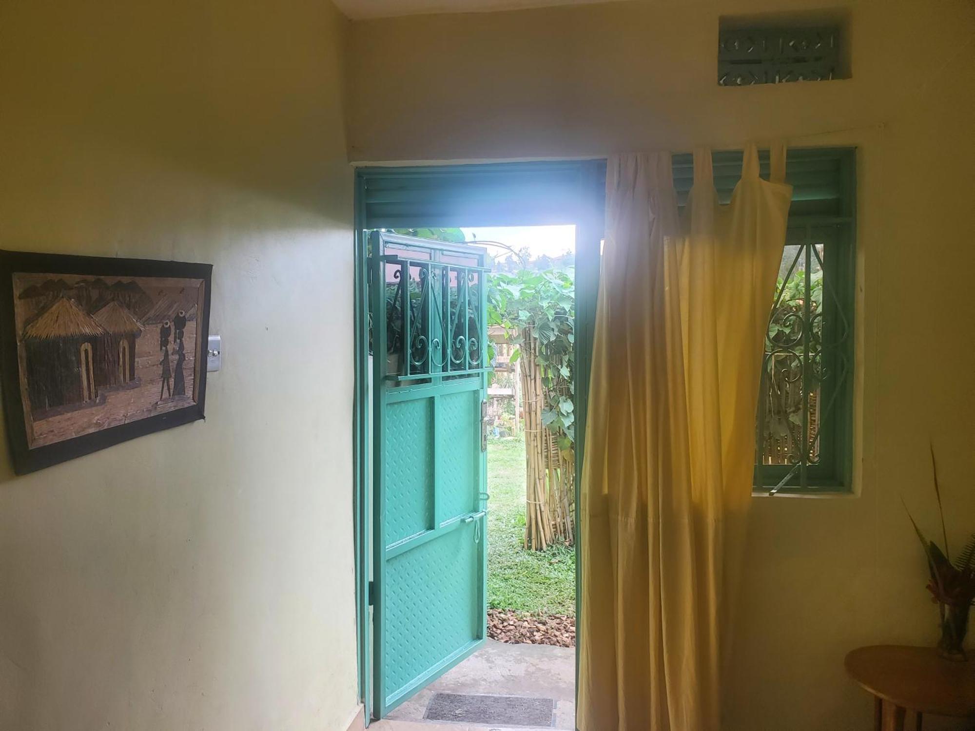 Gaia Eco Hub Bnb Fort Portal Exterior photo
